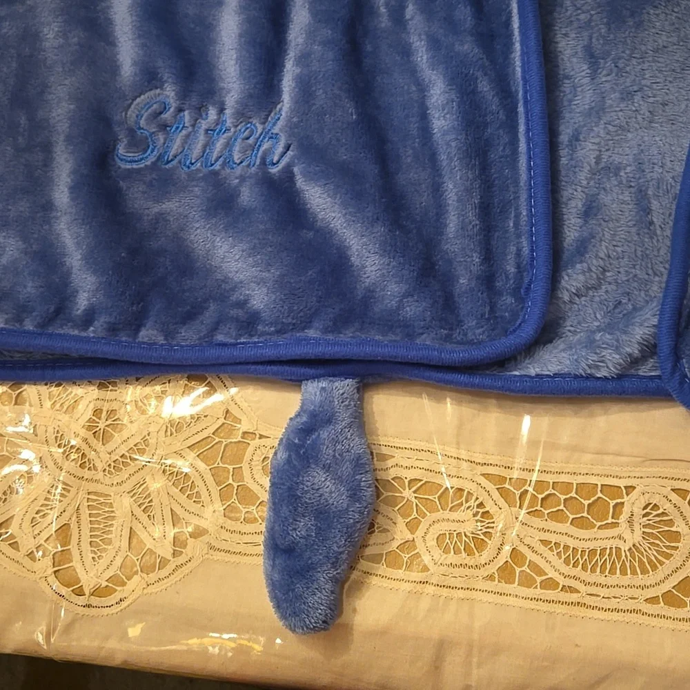 STITCH..VELVETY SOFT HOODED KIDS BLANKET... 54w x 37 h - NWOT